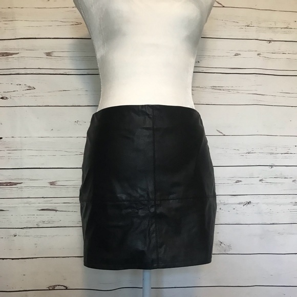 Top shop black faux leather mini skirt size 12 - Picture 1 of 4